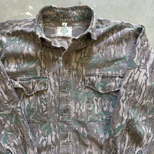 Load image into Gallery viewer, 1990’s Mossy Oak Greenleaf Camo Chamois Shirt (M)
