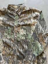 Load image into Gallery viewer, Vintage Realtree Camo Lighweight Button-Up Shirt (XXL)