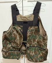Load image into Gallery viewer, Tarantulas Mossy Oak Green Leaf Strap Vest (L/XL)