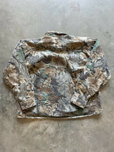 Load image into Gallery viewer, Vintage Walls Realtree Advantage Camo Button Up Shirt (XL)