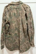Load image into Gallery viewer, Mossy Oak Greenland Chamois Button Down (L)