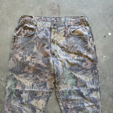 Load image into Gallery viewer, Vintage Wrangler Realtree Advantage Timber Camo Denim Pants (L)