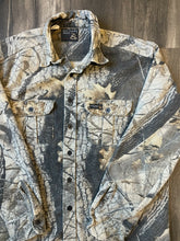 Load image into Gallery viewer, 1990’s Rattlers Brand Realtree Hardwoods Camo Chamois Shirt (L)