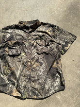 Load image into Gallery viewer, Vintage Remington Break Up Lightweight Buttom Up (XL)