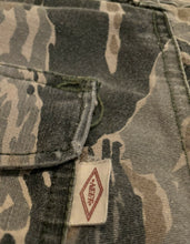 Load image into Gallery viewer, Vintage NEET Tiger Camo Hunting Cargo Pants 32X32