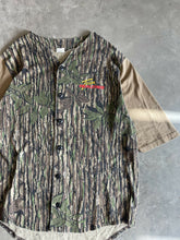 Load image into Gallery viewer, Vintage Team Realtree Button Up T-Shirt (XL)