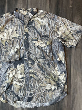 Load image into Gallery viewer, Vintage Remington Mossy Oak Breakup Camo Lightweight Shirt (XL)