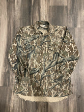 Load image into Gallery viewer, 1990’s Cabela’s Mossy Oak Treestand Camo Chamois Shirt (M/L)