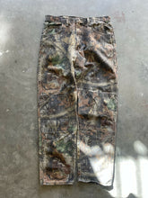 Load image into Gallery viewer, Vintage Wrangler Realtree Advantage Timber Camo Denim Pants (L)