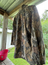 Load image into Gallery viewer, Vintage Mossy Oak - Large