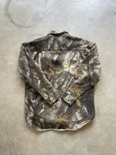 Load image into Gallery viewer, Vintage Realtree Hardwoods Camo Chamois Shirt (M)