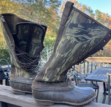 Load image into Gallery viewer, Lacrosse Copperhead Snake Boots Size 10 Mossy Oak Treestand