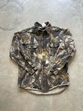 Load image into Gallery viewer, Vintage Realtree Hardwoods Camo Chamois Shirt (M)