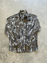 Load image into Gallery viewer, Vintage Trebark Camo Lightweight Camo Button Up Shirt (M)