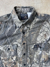 Load image into Gallery viewer, Vintage Rattlers Brand Realtree Hardwoods Camo Button-Up (L)