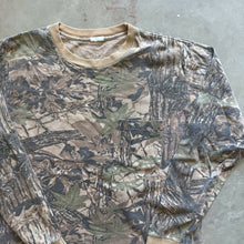 Load image into Gallery viewer, Vintage Realtree Camo Shirt (M)