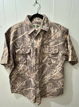 Load image into Gallery viewer, Vintage Game Winner Mossy Oak Shadow Branch Button-Up Short Sleeve Shirt XL