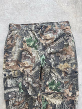 Load image into Gallery viewer, Vintage Wall’s Realtree Timber Camo Adjustable Waist Pants (L)