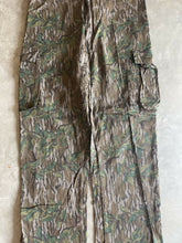 Load image into Gallery viewer, Vintage Mossy Oak Greenleaf Camo Pants (XL)