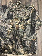 Load image into Gallery viewer, Vintage Mossy Oak Breakup Camo Chamois Shirt (XL)