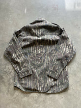 Load image into Gallery viewer, Vintage Realtree Camo Button-Up Shirt (M)
