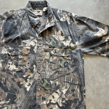 Load image into Gallery viewer, Vintage Mossy Oak Breakup Camo Short Sleeve Button-Up Shirt (L)