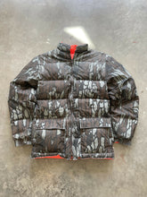 Load image into Gallery viewer, Vintage Trebark Camo Puffer Jacket (S)