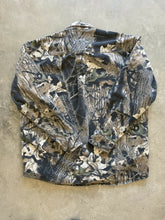 Load image into Gallery viewer, Vintage Mossy Oak Treestand Camo Chamois Shirt (L)