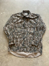 Load image into Gallery viewer, Vintage Mossy Oak Treestand Camo Chamois Shirt (L)