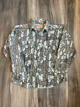 Load image into Gallery viewer, Vintage Winchester Trebark Camo Chamois Shirt (L)