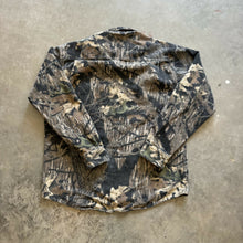 Load image into Gallery viewer, Vintage Mossy Oak Breakup Camo Chamois Shirt (XL)