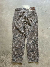 Load image into Gallery viewer, Vintage Cabela’s Mossy Oak Treestand Camo Denim Pants (M)