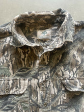 Load image into Gallery viewer, Vintage Mossy Oak Treestand Camo Chamois Shirt (2XL)