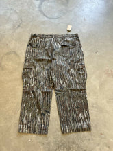 Load image into Gallery viewer, Vintage Realtree Camo Pants (XL)
