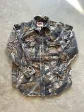 Load image into Gallery viewer, Vintage Realtree Hardwoods Camo Chamois Shirt (M)