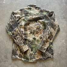 Load image into Gallery viewer, Vintage Realtree Camo Chamois Shirt (M)