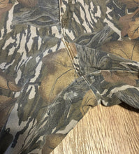 Load image into Gallery viewer, Vintage Mossy Oak Fall Foliage Cargo Pants Large