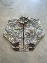 Load image into Gallery viewer, Vintage Cabela’s Realtree Advantage Timber Camo Bomber Jacket (L)