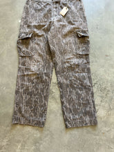 Load image into Gallery viewer, Vintage Original Mossy Oak Bottomland Camo Pants (L/XL)