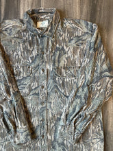 Load image into Gallery viewer, 1990’s Mossy Oak Treestand Camo Denim Button Up Shirt (L)