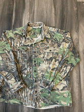 Load image into Gallery viewer, Vintage Realtree Camo Button-Up Shirt (L)
