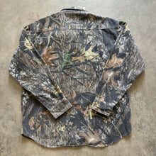 Load image into Gallery viewer, 2000’s Mossy Oak Breakup Camo Chamois Shirt (XL)
