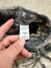 Load image into Gallery viewer, Vintage MossyOak Breakup Button Up (XL)
