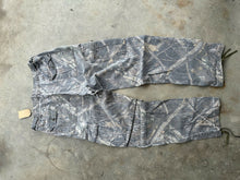 Load image into Gallery viewer, 00's Mossy Oak Shadowbranch Camo Pants (32-36"x31") 🇺🇸