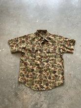 Load image into Gallery viewer, Vintage Duck Camo Short Sleeve Button Up Shirt (XL)