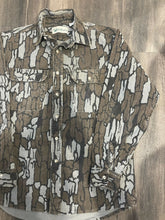 Load image into Gallery viewer, Vintage Trebark Camo Chamois Shirt (L)