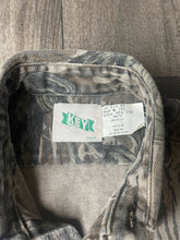 Load image into Gallery viewer, 1990’s Mossy Oak Treestand Camo Denim Button-Up Shirt (M)