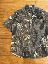 Load image into Gallery viewer, Vintage Browning MossyOak Breakup Camo Short Sleeve Button-Up (L)