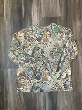 Load image into Gallery viewer, Vintage Realtree Advantage Camo Long Sleeve Shirt (M)