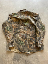 Load image into Gallery viewer, Vintage Five Brothers Realtree Advantage Timber Camo Chamois Shirt (XL)